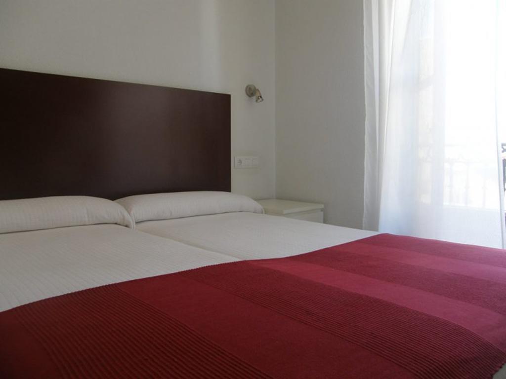 Hostal Santa Isabel Madrid Chambre photo